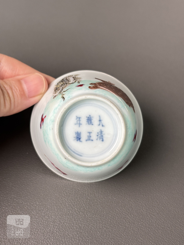 清雍正 粉彩福禄寿图杯一对（带老盒） - 图8